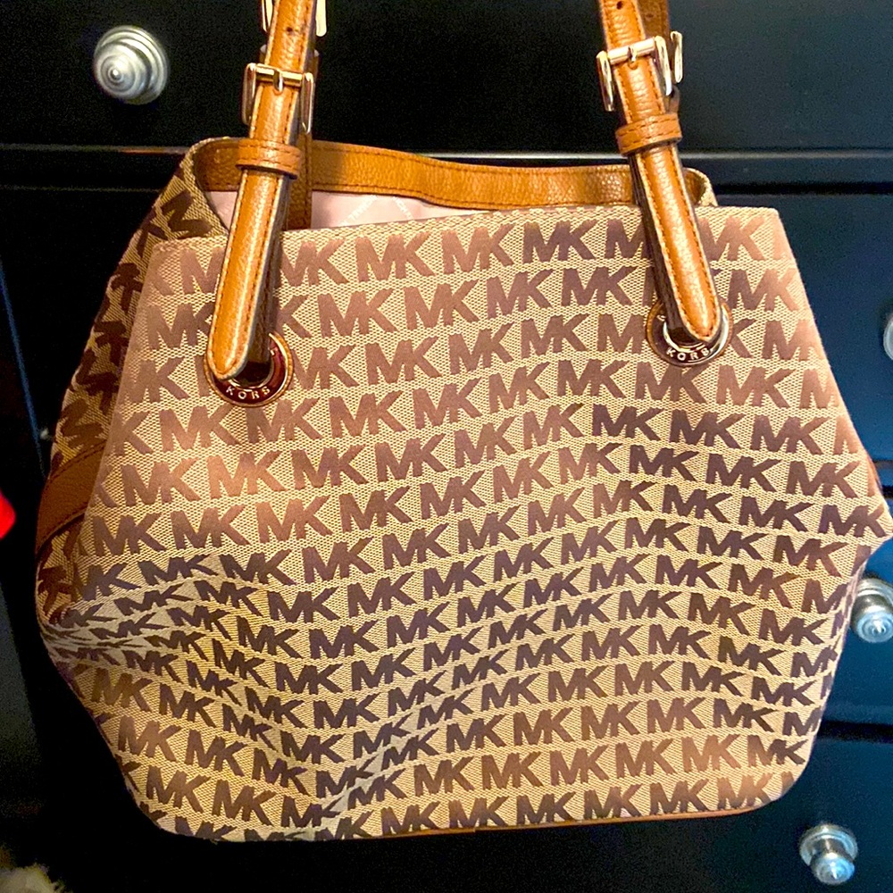 Cute Michael Kors Tote
